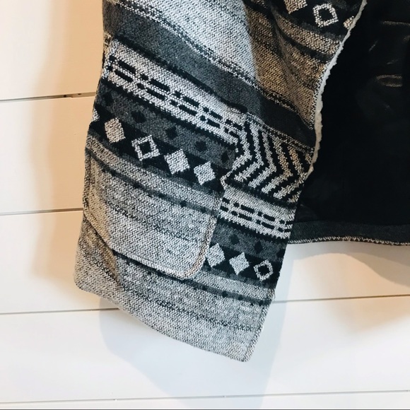 Me Jane Aztec Fleece southwest vest NWT small - Picture 6 of 7